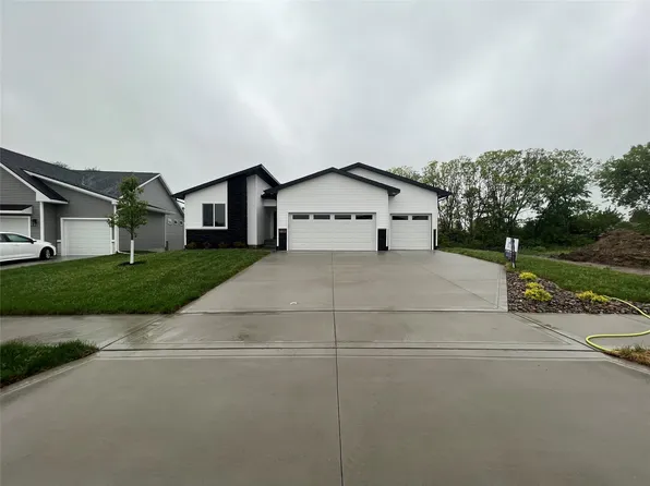 3180 Brook Landing Ct, Des Moines, IA 50317