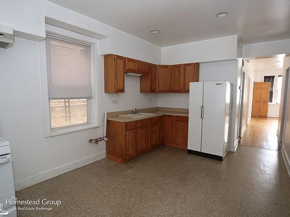 2nd image of 2028 W Homer St #Ggarden