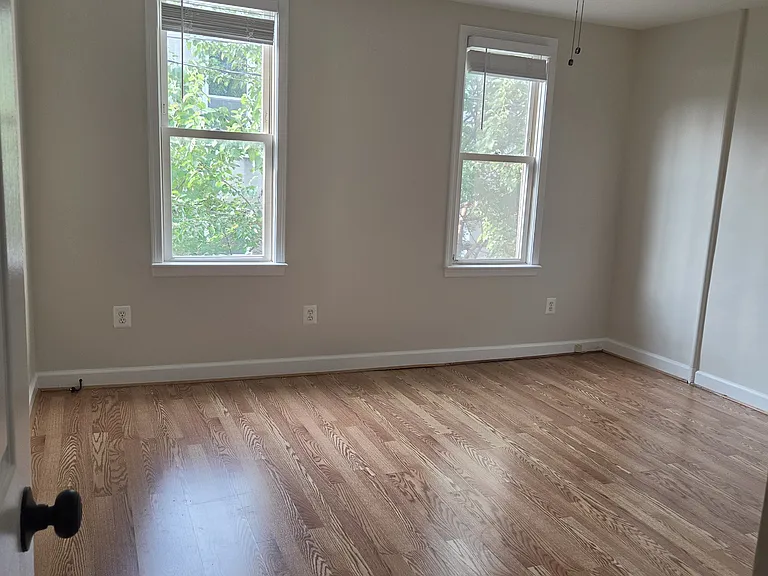 206 W 27th St — Photo 11