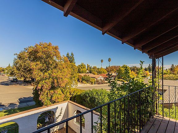 4th image of 8106 Stacey Hills Dr