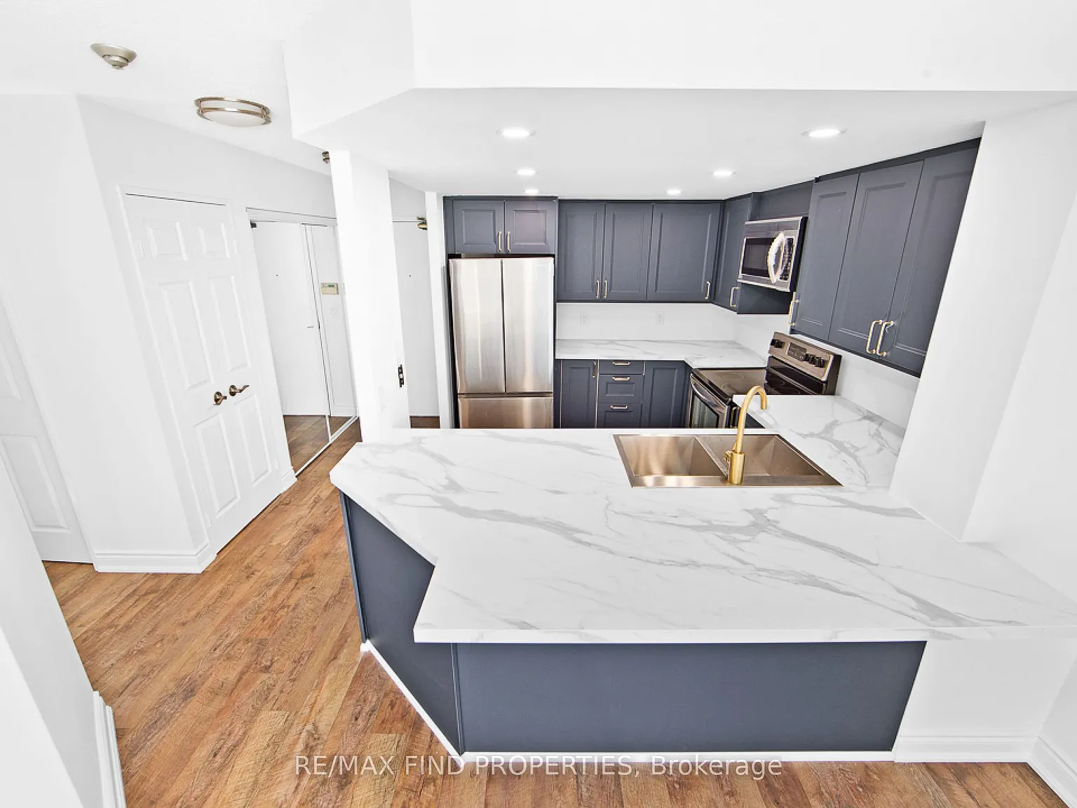 3 bed, $2,975 — Photo 4