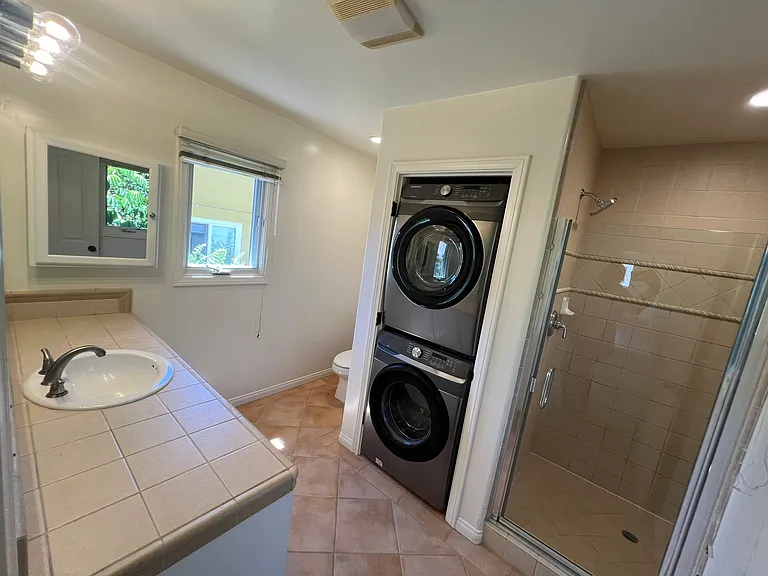 2420 De La Vina St #B — Photo 12