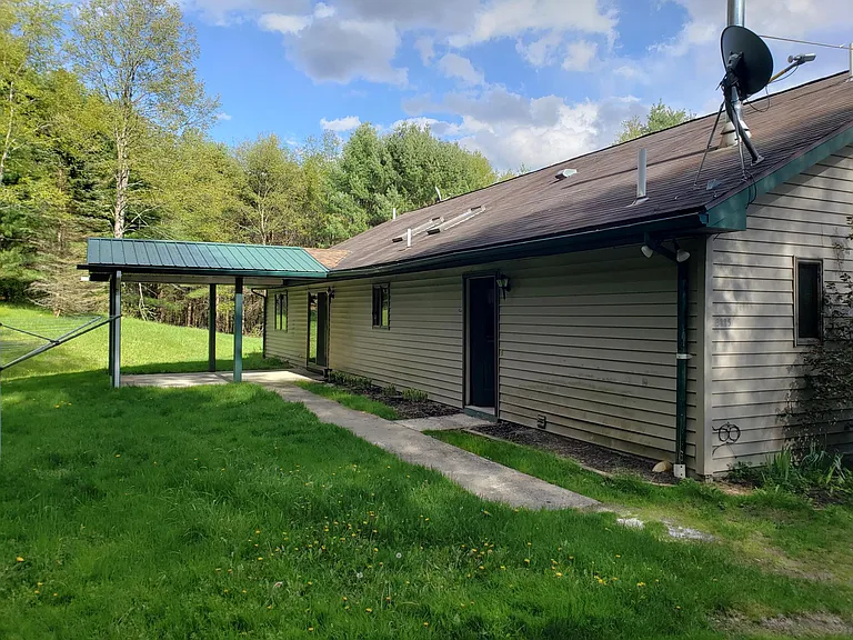 3885 Charlotte Creek Rd — Photo 25