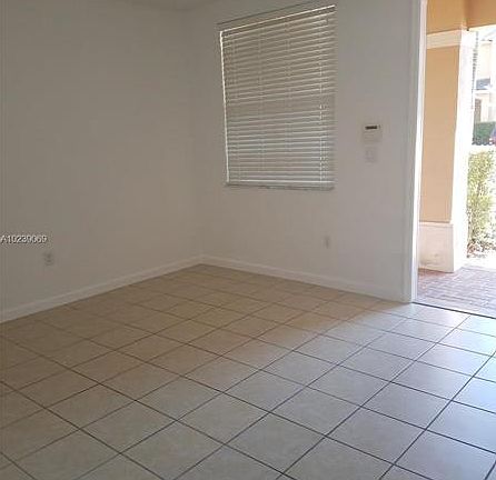 4th image of 1066 NE 41st Pl #0