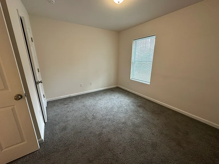 206 Hyde Park Ln — Photo 8