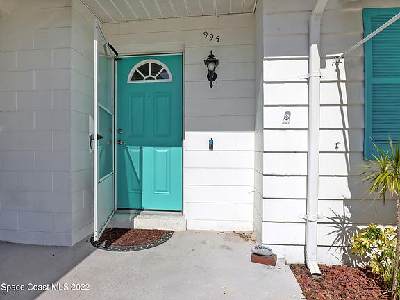 5th image of 995 Casa Blanca Dr