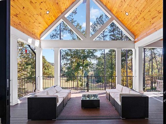 4th image of 1000 Whatleys Mill Ln