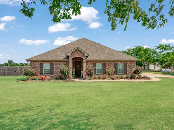 500 Butler St, Savoy, TX 75479