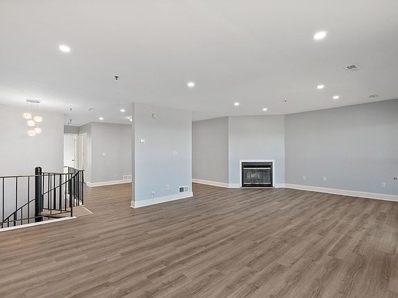 2nd image of 5211 Le Parc Dr APT 5