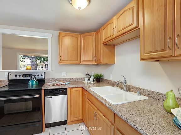 5th image of 23110 51st Ave W