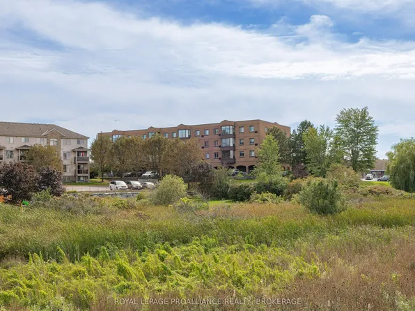 649 Davis Dr #405, Kingston, ON K7M 8J3
