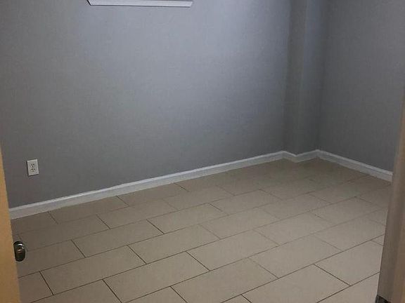 5th image of 4901 Pine St #13