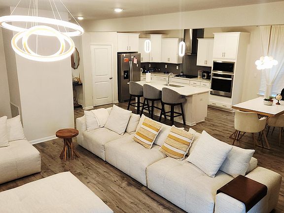 4th image of 422 Constellation Ln