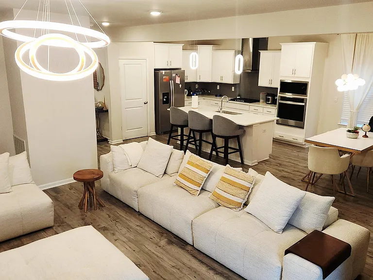 422 Constellation Ln — Photo 4