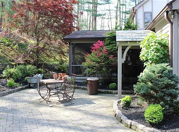 4th image of 224 Estate Dr