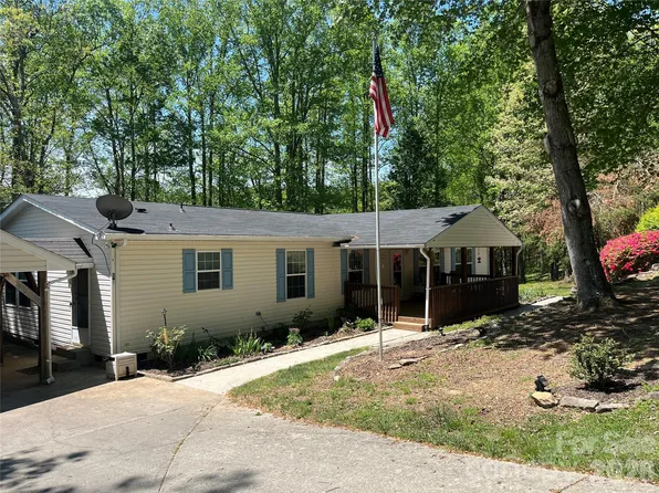 341 Sunrise Ridge Dr, Hendersonville, NC 28792