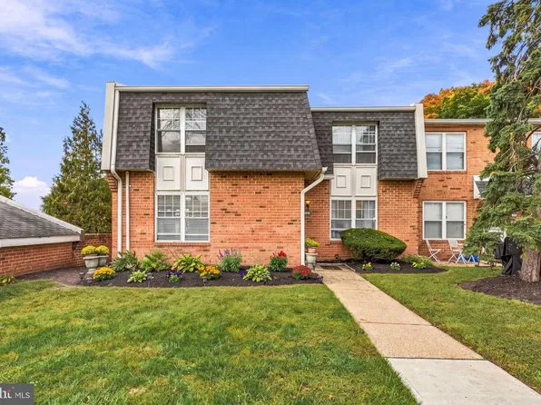 2093 Harbour Dr, Palmyra, NJ 08065