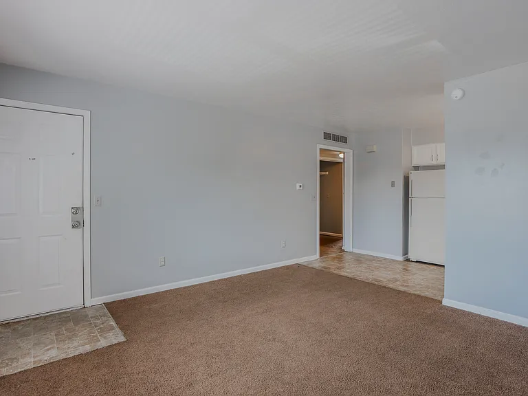 Tippecanoe Drive Apartments — Photo 26