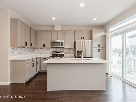 4th image of 30W027 Brayman Ct #7-4