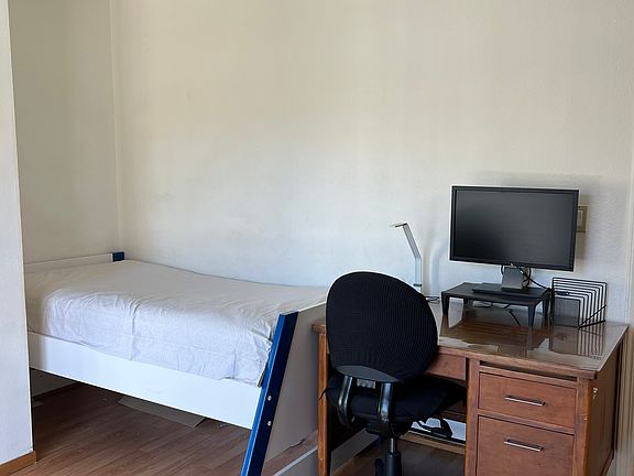 5th image of 41530 Chadbourne Dr