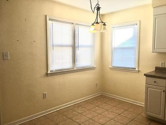 4th image of 702 Sherwood Ave