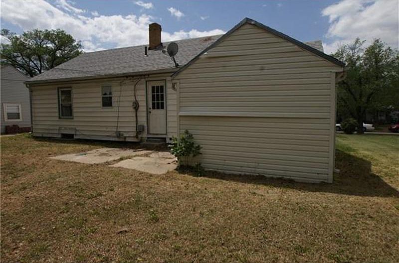 2nd image of 814 N Old Manor Rd