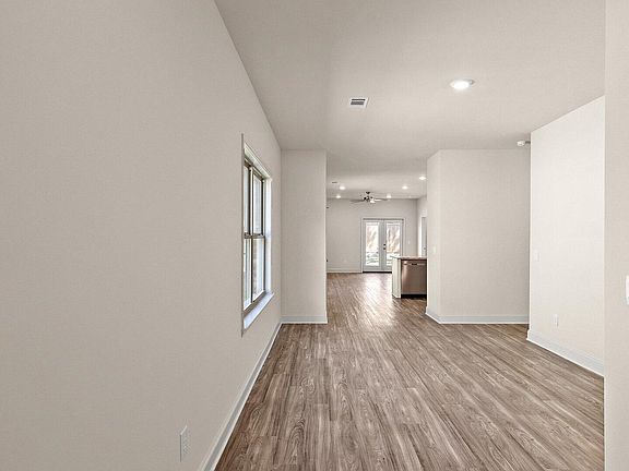 3rd image of 515 Vista Pointe Dr