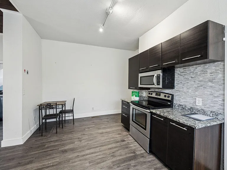 Kitchen & Dining Area