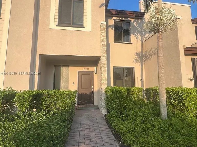 21447 NE 2nd Pl — Photo 2