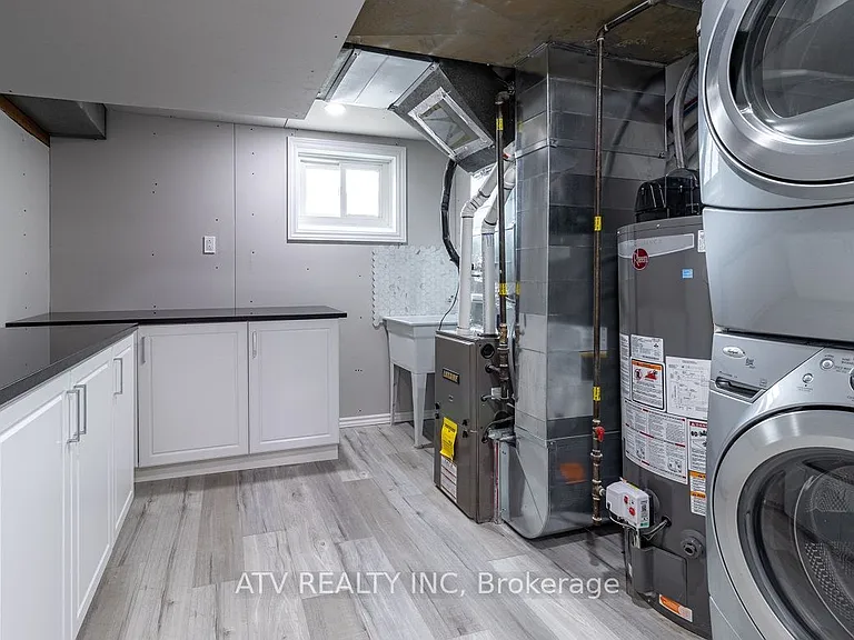 1064 Eastmount Ave E — Photo 14