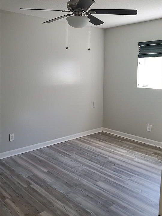 2nd image of 1808 Chapel Hill Rd #D4