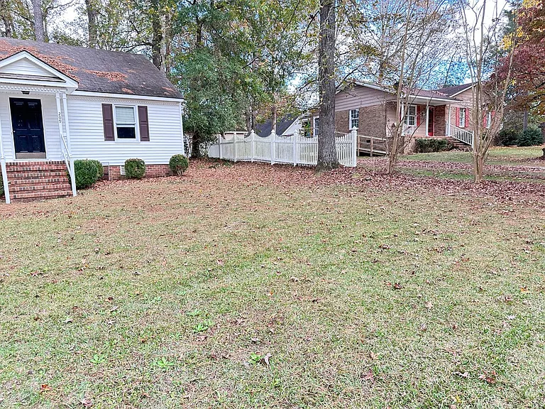 209 Oak Forest Dr — Photo 5