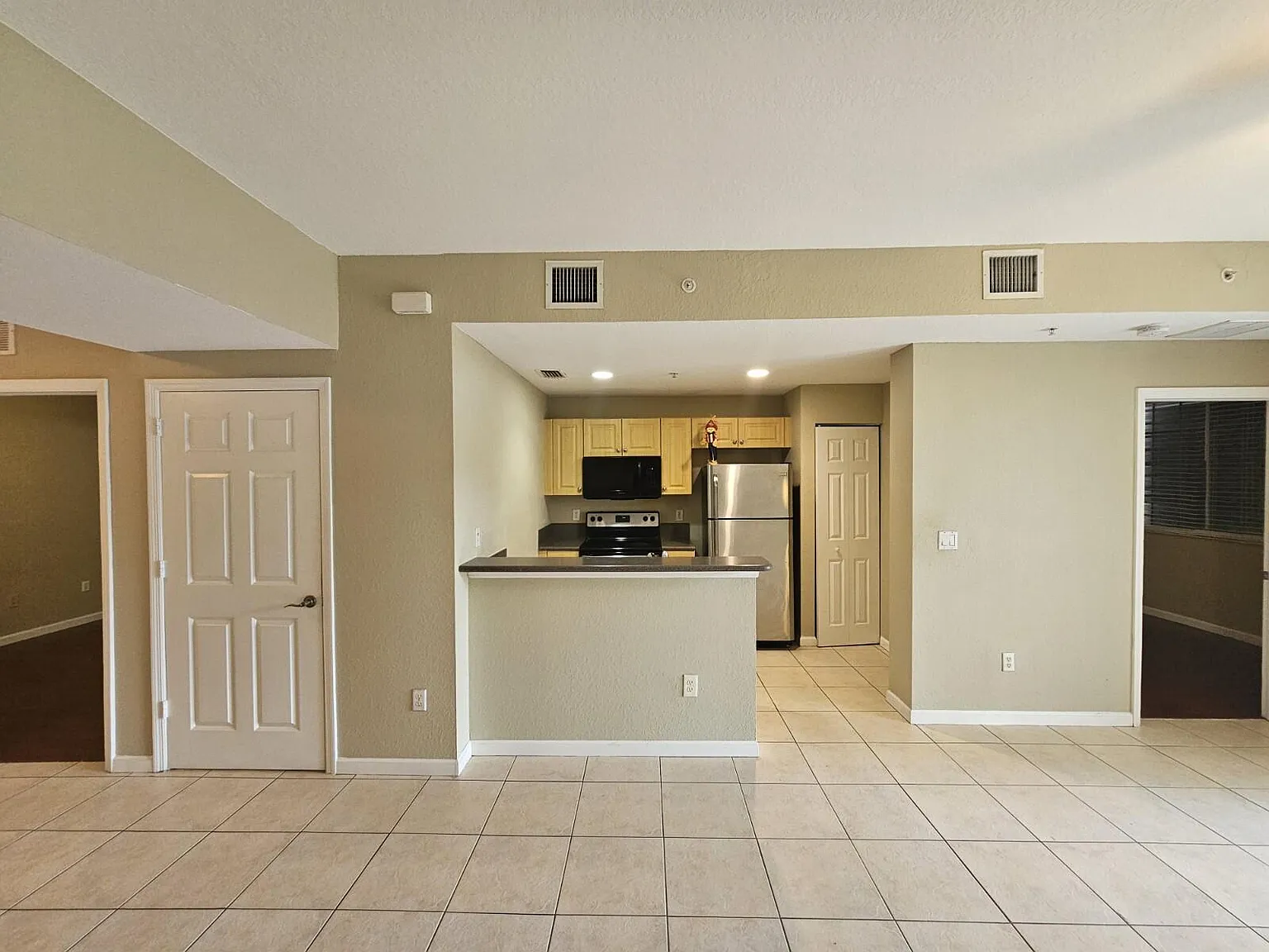 2 bed, 2.0 bath, 844 sqft, $1,850 — Photo 3