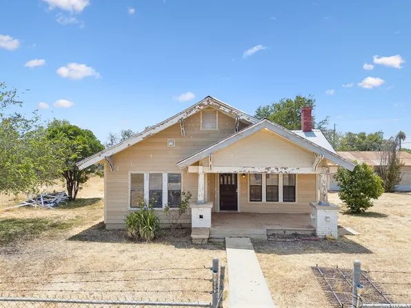 201 E HARRIS ST, Dilley, TX 78017