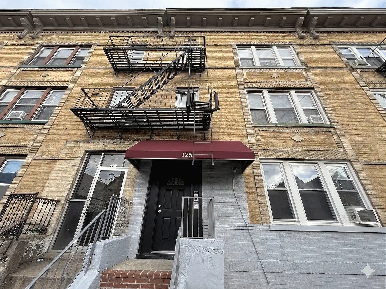 3 bed, 950 sqft, $1,725 — Photo 1