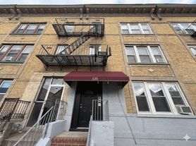131 W 54th St, Bayonne, NJ