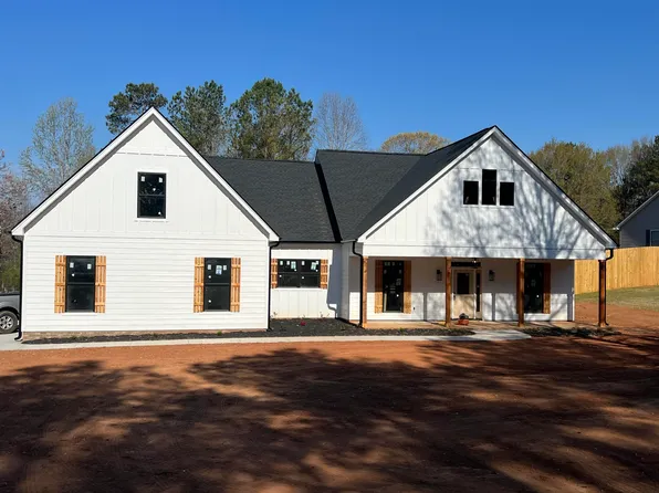 28 Westmoreland Rd, Woodruff, SC 29388