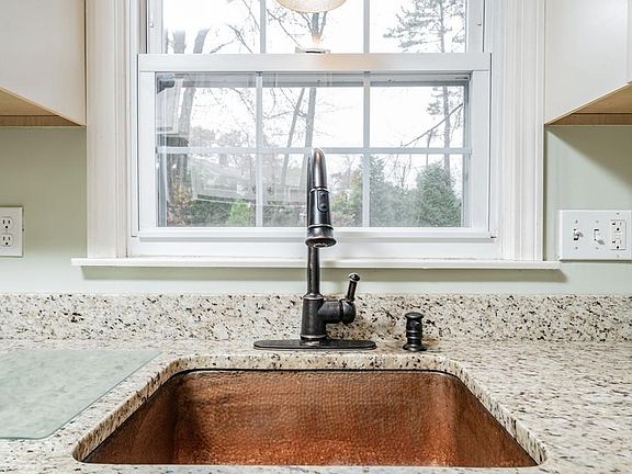5th image of 27 Knollwood Dr