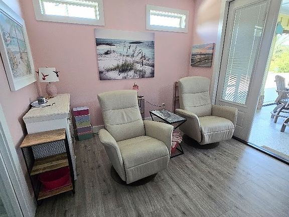 5th image of 745 Lago Way