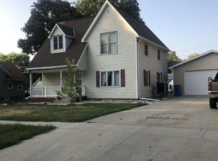 713 10th St, Sheldon, IA 51201