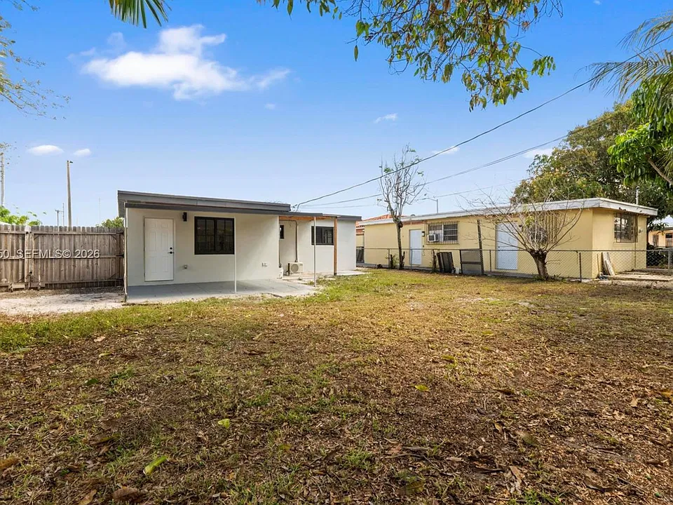 1060 NW 35th Ct