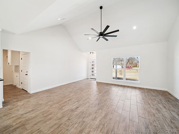 5th image of 404 W 7th St