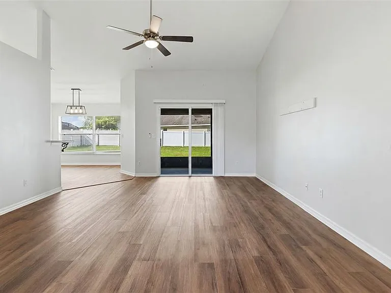 896 Princeton Dr — Photo 3
