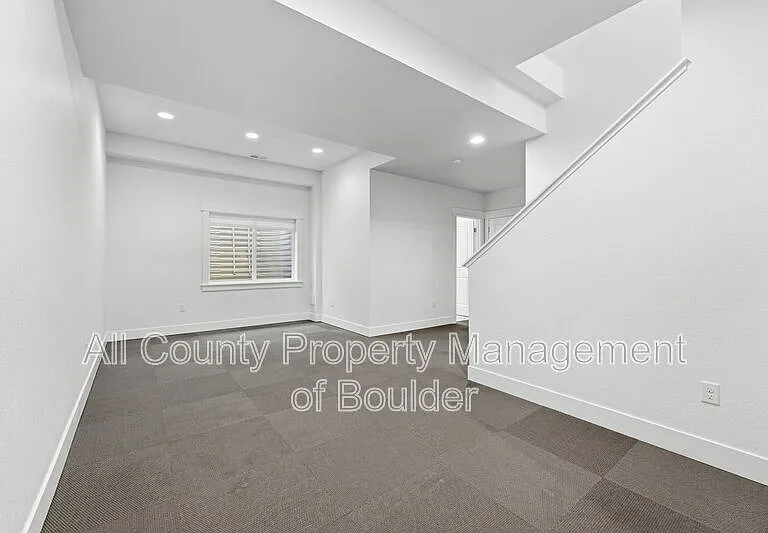 2823 Clear Creek Ln — Photo 32