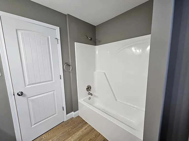 715 W 2nd St — Photo 17