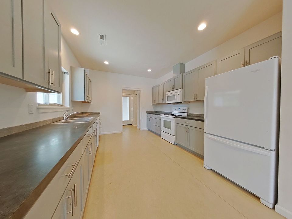 1st image of 475 N 1st St