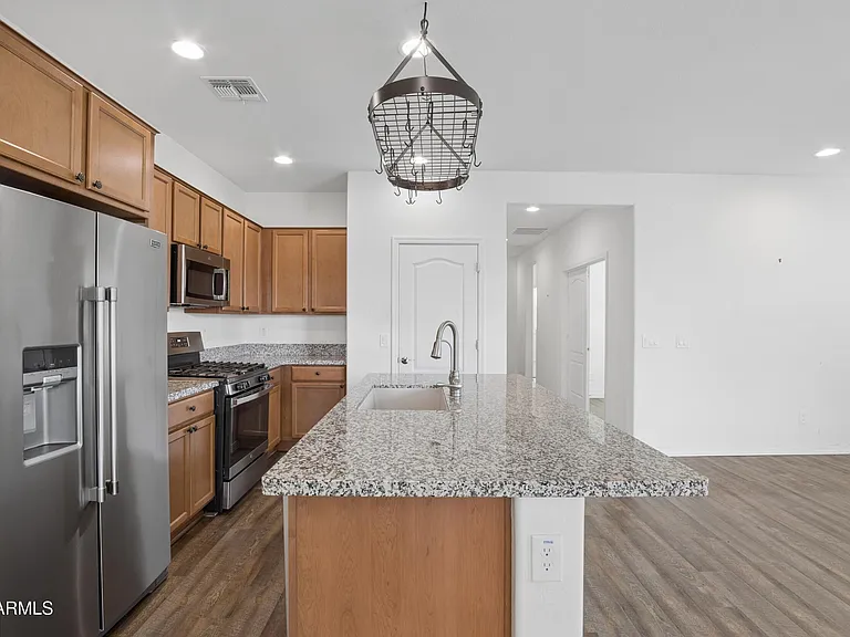 17863 W Hiddenview Dr — Photo 10