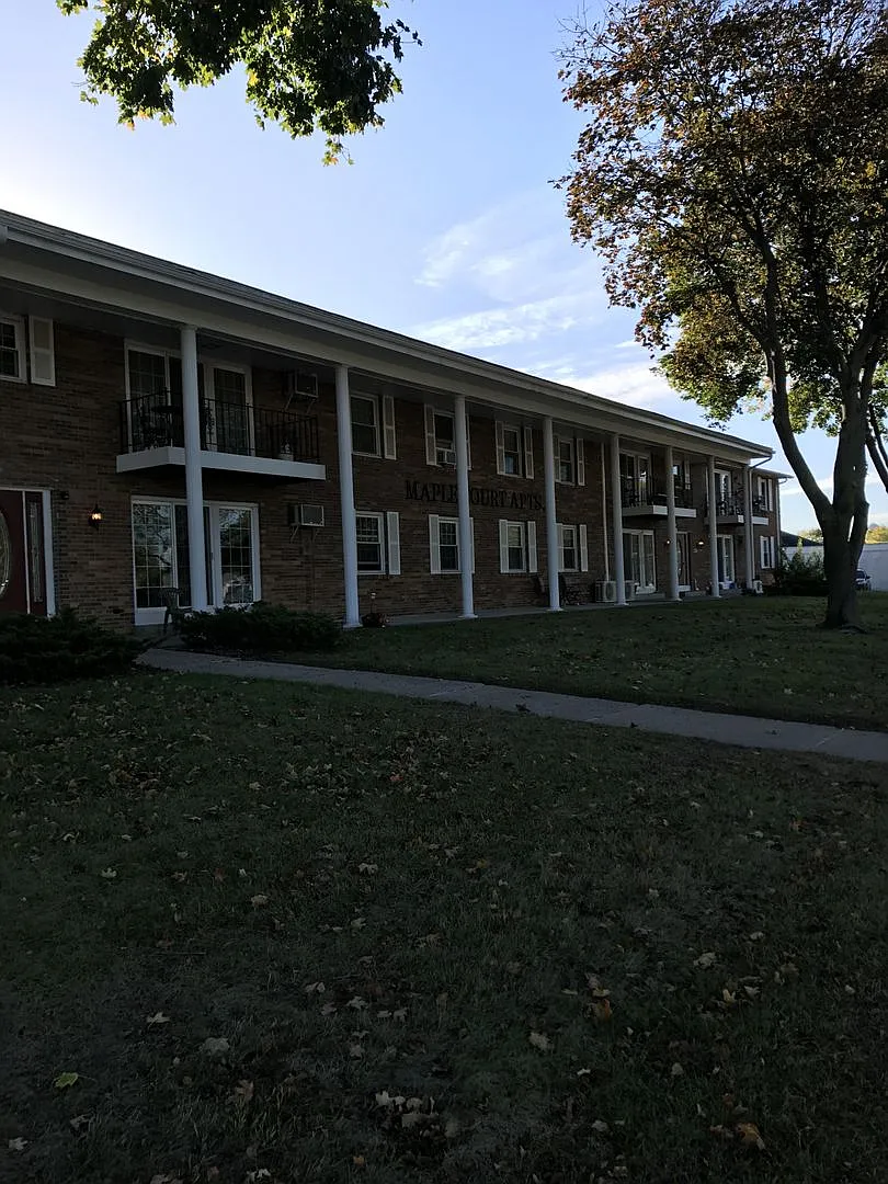 54 - Maple Ct — Photo 1