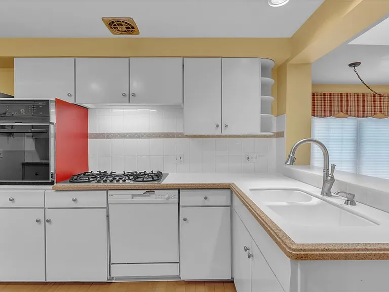116 Segsbury Rd — Photo 12