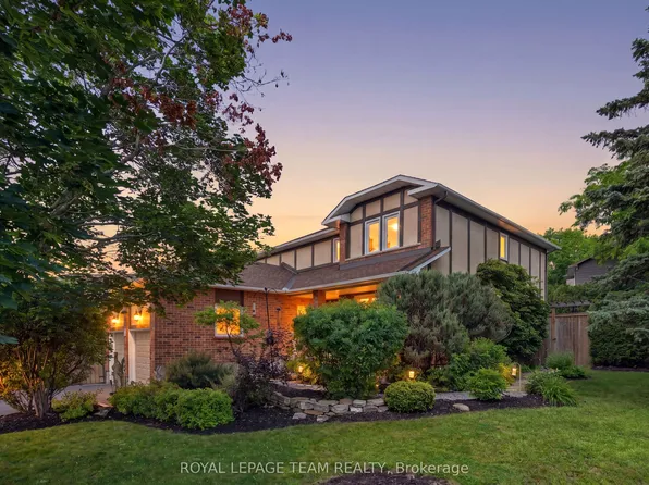 11 Fessenden Way N, Ottawa, ON K2L 3L1